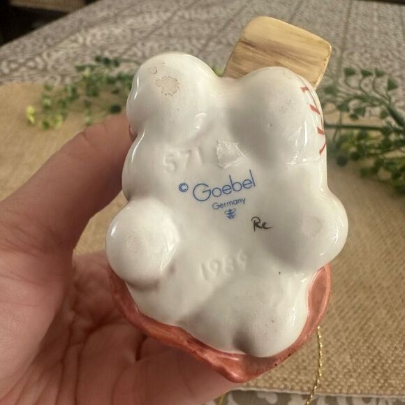 Hummel Goebel Lantern Angel “Angelic Guide" Ornament Figurine 1991 TMK 7 - Picture 6 of 10